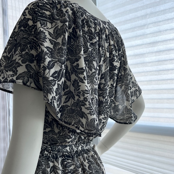 V-neck chiffon dress - Picture 6 of 16